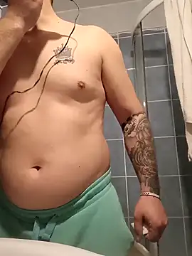 Snapshot of LucianM6 chatting on March 21, 2026, 5:16 pm LucianM6 online show from March 21, 2026, 5:16 pm