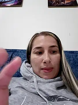 Snapshot of Iris_love18 chatting on March 25, 2026, 3:45 am Iris love18 online show from March 25, 2026, 3:45 am