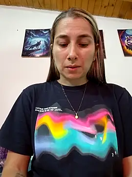 Snapshot of Iris_love18 chatting on March 25, 2026, 4:02 pm Iris love18 online show from March 25, 2026, 4:02 pm