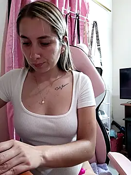 Snapshot of Iris_love18 chatting on April 5, 2026, 3:36 am Iris love18 online show from April 5, 2026, 3:36 am