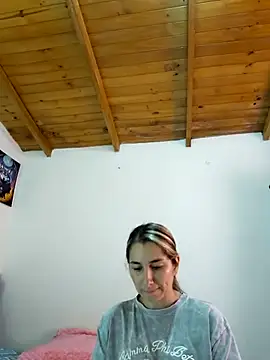 Snapshot of Iris_love18 chatting on April 16, 2026, 4:30 pm Iris love18 online show from April 16, 2026, 4:30 pm