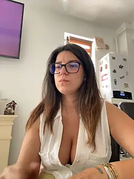 NadiraNoor online show from June 1, 2026, 8:38 am