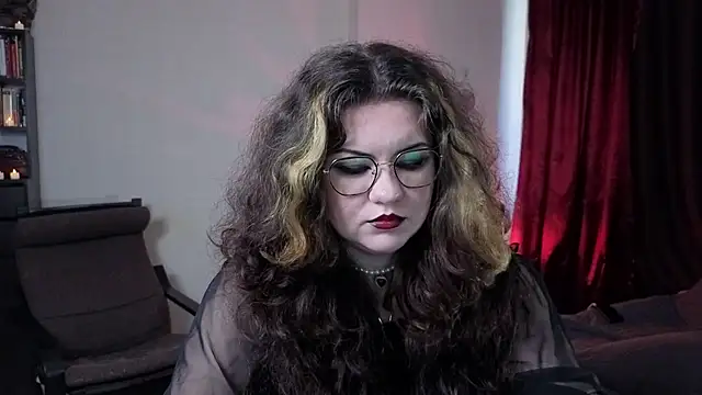 Snapshot of Laura_Karamazov chatting on September 27, 2025, 9:47 am Laura Karamazov online show from September 27, 2025, 9:47 am