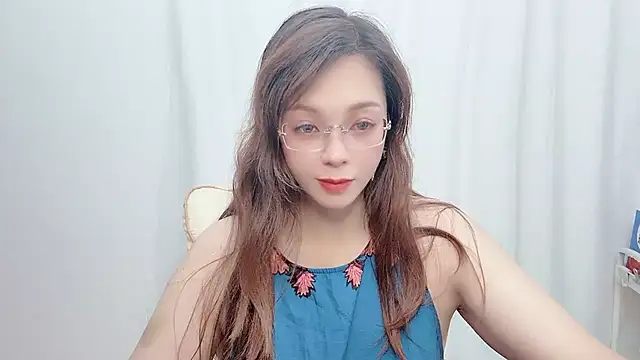 Toookiss online show from October 4, 2025, 2:04 pm