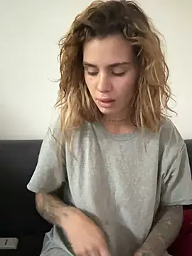 EmiliaCatalina online show from February 7, 2026, 6:33 pm