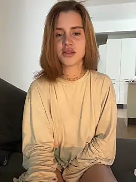 EmiliaCatalina online show from March 11, 2026, 9:32 pm