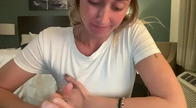 Snapshot of Aggbb chatting on January 19, 2025, 1:43 am Aggbb online show from January 19, 2025, 1:43 am