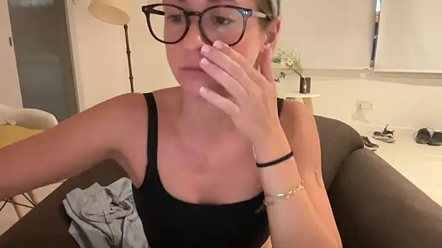 Snapshot of Aggbb chatting on March 6, 2025, 10:09 am Aggbb online show from March 6, 2025, 10:09 am