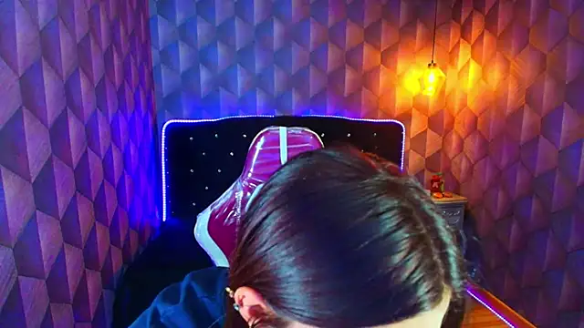 LiaHarryis online show from February 11, 2026, 8:36 pm