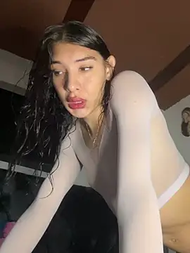 NICOLSKINNY1 online show from March 20, 2025, 5:47 pm