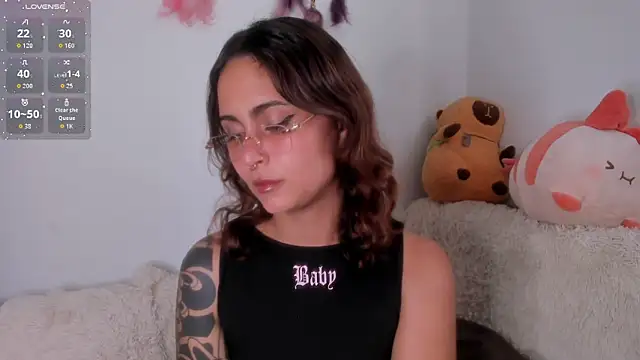 Violette-Ramirez01 online show from February 9, 2026, 9:52 pm