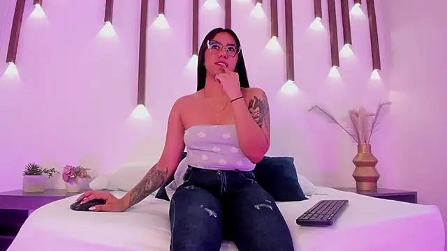 majo rosse  online show from February 19, 2026, 7:32 pm