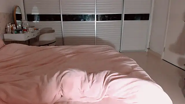 -Lucky Girl online show from February 17, 2026, 1:40 pm