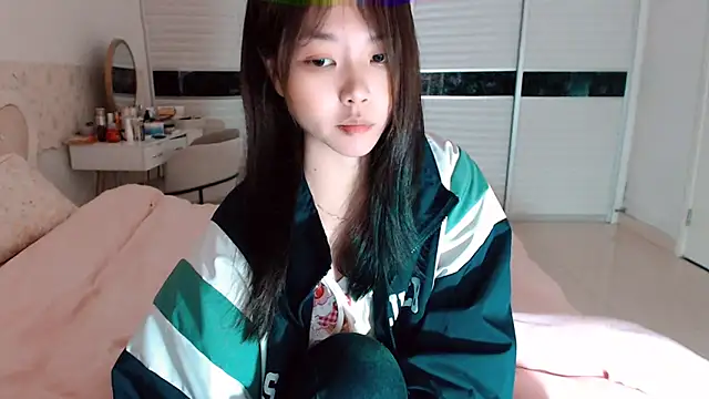 -Lucky Girl online show from April 12, 2026, 1:32 am