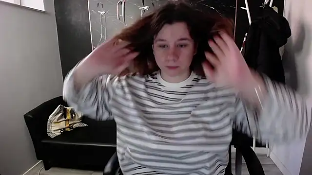 littleviki7 online show from March 18, 2026, 6:27 am