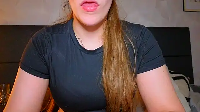 Sweetninaaa online show from May 25, 2026, 7:42 pm