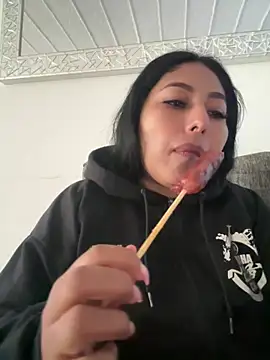 emmyjhonson07 online show from April 17, 2026, 12:41 pm