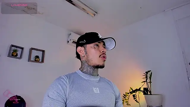 JordanSmiith  online show from February 17, 2025, 7:53 pm