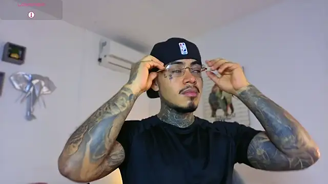 JordanSmiith  online show from December 22, 2025, 9:01 pm