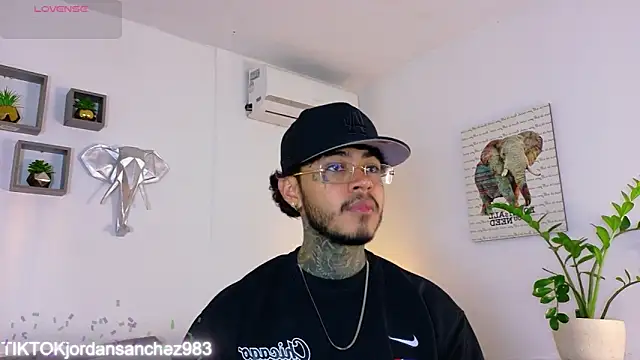 JordanSmiith  online show from February 4, 2026, 9:20 pm