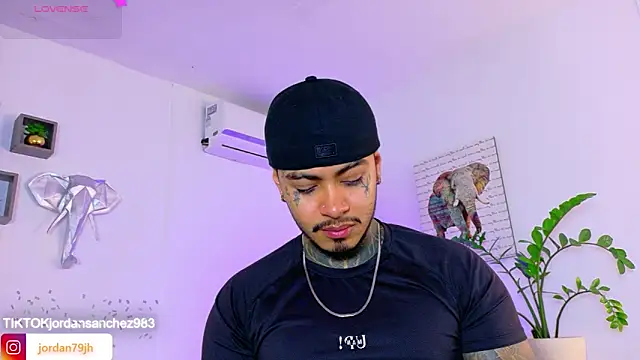 Snapshot of JordanSmiith_ chatting on April 18, 2026, 8:09 pm JordanSmiith online show from April 18, 2026, 8:09 pm