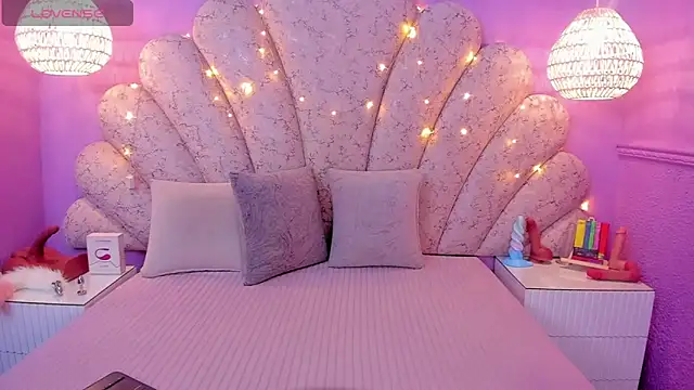 Snapshot of chloe_watson_ chatting on March 12, 2025, 7:38 pm chloe watson online show from March 12, 2025, 7:38 pm