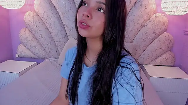 Snapshot of chloe_watson_ chatting on March 20, 2025, 8:29 pm chloe watson online show from March 20, 2025, 8:29 pm