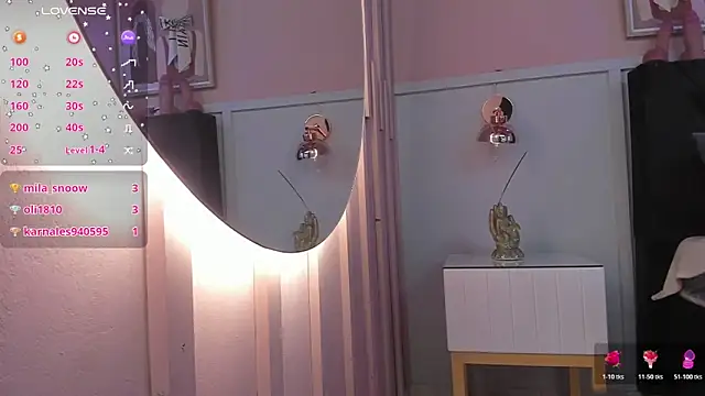 Snapshot of chloe_watson_ chatting on November 4, 2025, 7:46 pm chloe watson online show from November 4, 2025, 7:46 pm