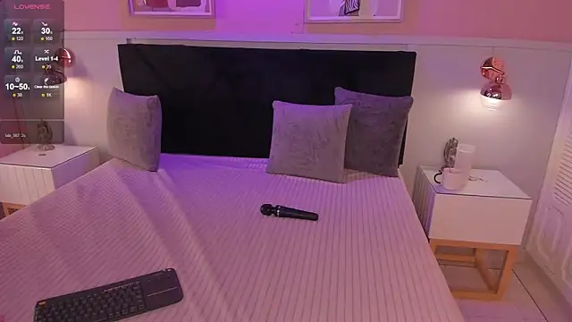 chloe watson  online show from April 1, 2026, 8:17 pm