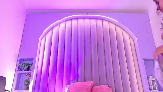 Snapshot of eva_daemon chatting on April 14, 2026, 11:49 am eva daemon online show from April 14, 2026, 11:49 am