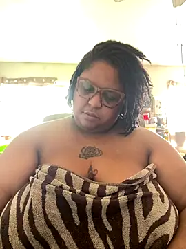 kweenxkarma online show from October 6, 2025, 10:07 pm
