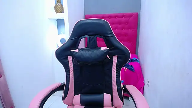 KatrinaQueen1 online show from January 12, 2026, 10:04 pm