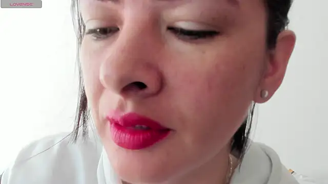 queen fetish online show from November 25, 2025, 2:06 pm