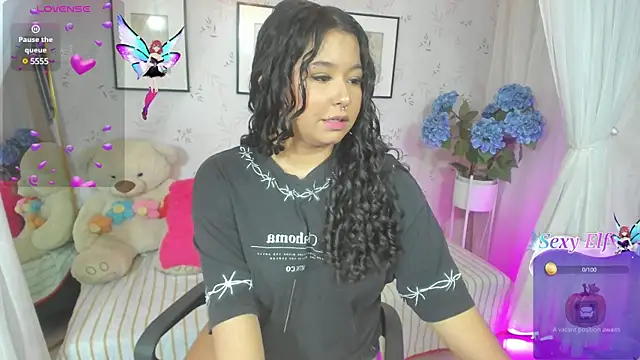 Snapshot of Atenea_cuteee chatting on December 6, 2024, 7:12 pm Atenea cuteee online show from December 6, 2024, 7:12 pm