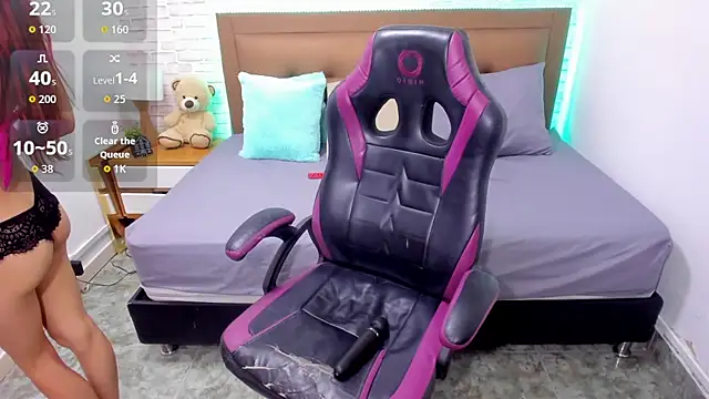 julieth love  online show from October 3, 2025, 1:30 pm