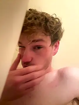 Snapshot of CreamyAustin chatting on November 6, 2025, 2:12 am CreamyAustin online show from November 6, 2025, 2:12 am