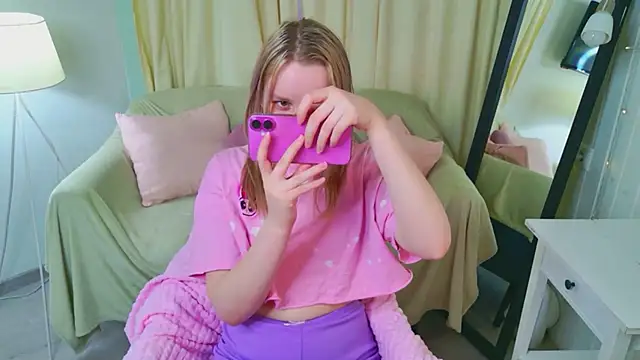 Snapshot of Beatrica_Klein chatting on April 11, 2026, 3:05 pm Beatrica Klein online show from April 11, 2026, 3:05 pm