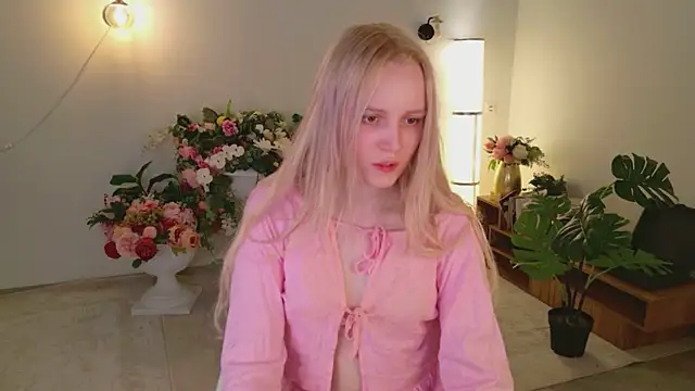 Snapshot of Beatrica_Klein chatting on April 19, 2026, 2:05 pm Beatrica Klein online show from April 19, 2026, 2:05 pm