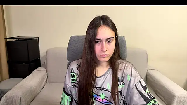 AliceKolltt online show from December 3, 2025, 2:37 pm