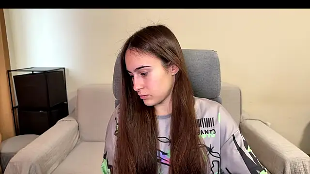 AliceKolltt online show from December 5, 2025, 10:57 am