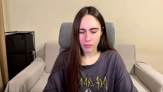 AliceKolltt online show from April 14, 2026, 9:10 pm