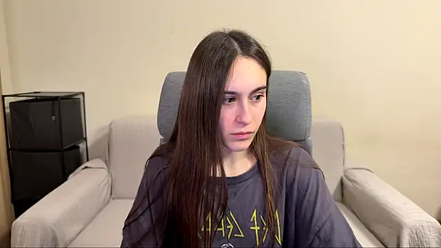 Snapshot of AliceKolltt chatting on April 16, 2026, 9:39 pm AliceKolltt online show from April 16, 2026, 9:39 pm