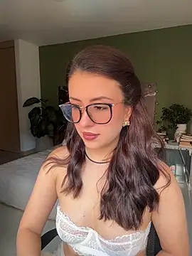 Snapshot of EmaSaenz chatting on July 16, 2026, 10:05 pm EmaSaenz online show from July 16, 2026, 10:05 pm