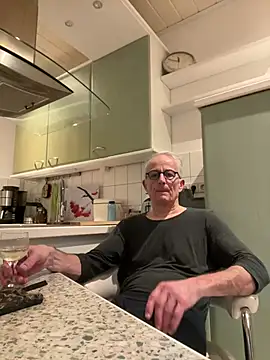 Frank22xx online show from February 18, 2026, 10:50 pm