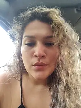 Sara smiiith211 online show from February 15, 2026, 10:06 pm