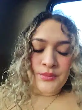 Sara smiiith211 online show from May 24, 2026, 10:37 pm