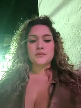 Sara smiiith211 online show from May 26, 2026, 2:07 am