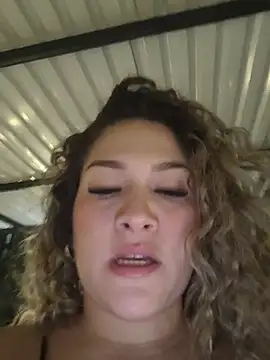Sara smiiith211 online show from May 27, 2026, 1:57 am