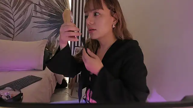 Samaantha-White online show from March 26, 2026, 11:38 am