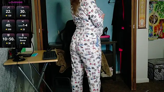 TreeJeanne online show from October 11, 2025, 4:22 am